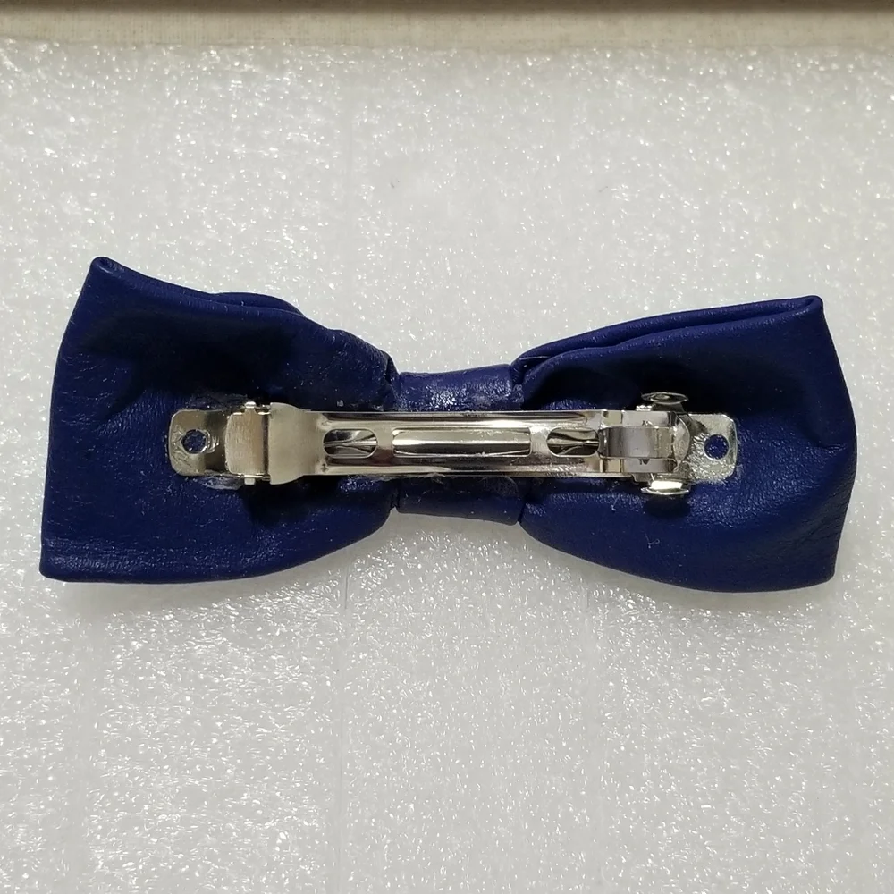 Blue Leather Bow Mechanical Barrett 5.5